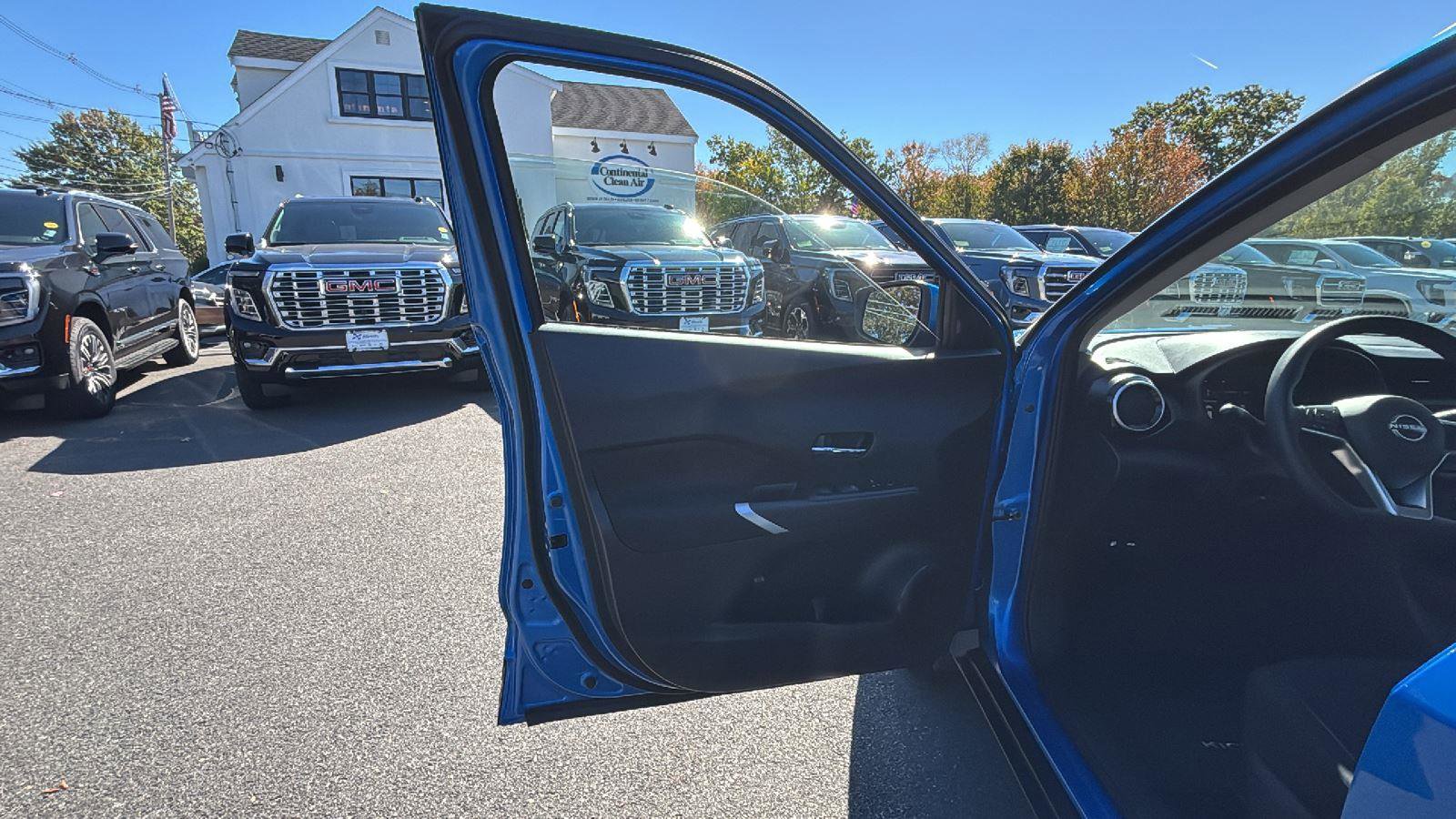 Used 2024 Nissan Kicks SV image 11