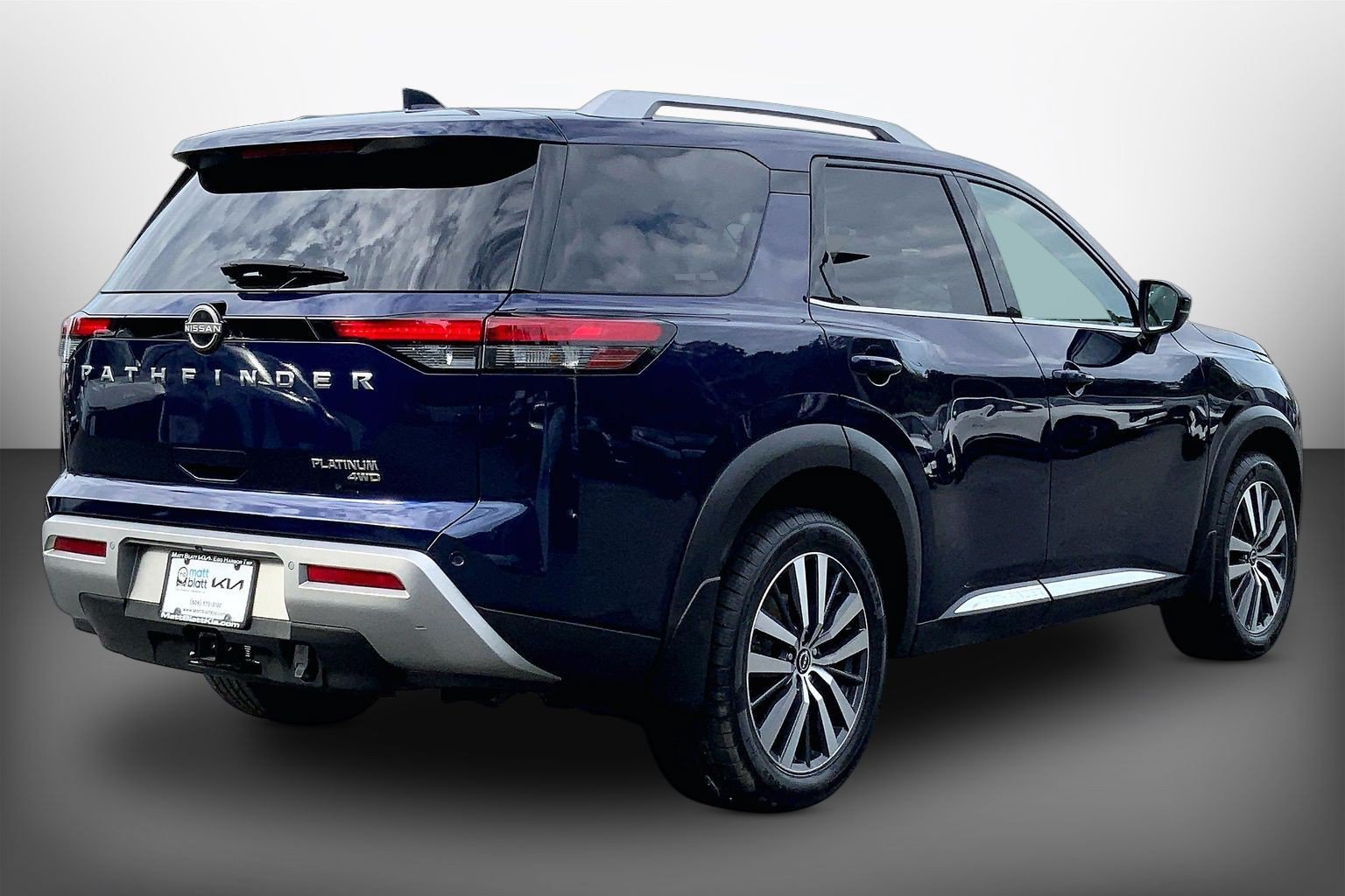 Used 2022 Nissan Pathfinder Platinum w/ Cargo Package AWD/4WD image 15