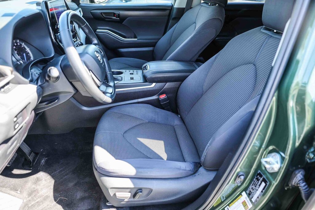 Used 2023 Toyota Highlander LE image 10