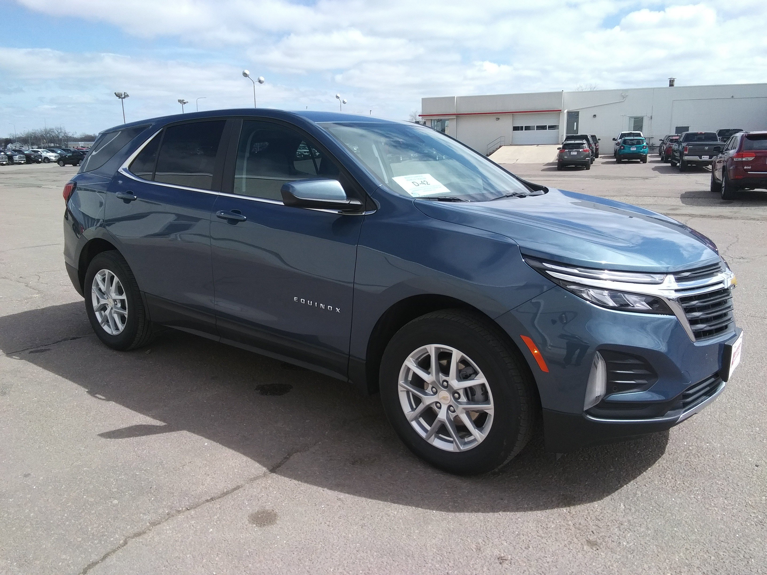 Used 2024 Chevrolet Equinox LT AWD/4WD image 4