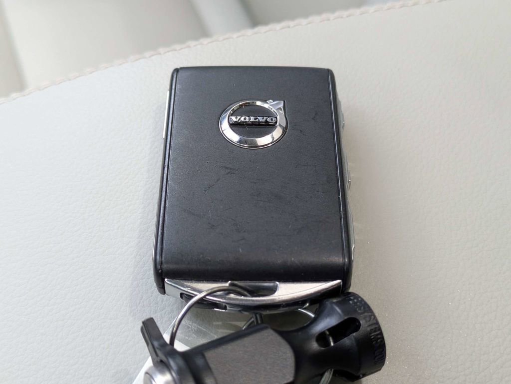 Certified 2024 Volvo XC40 B5 Plus w/ Protection Package Premier AWD/4WD image 42