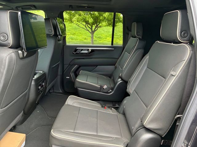 New 2026 Chevrolet Suburban Premier AWD/4WD image 17
