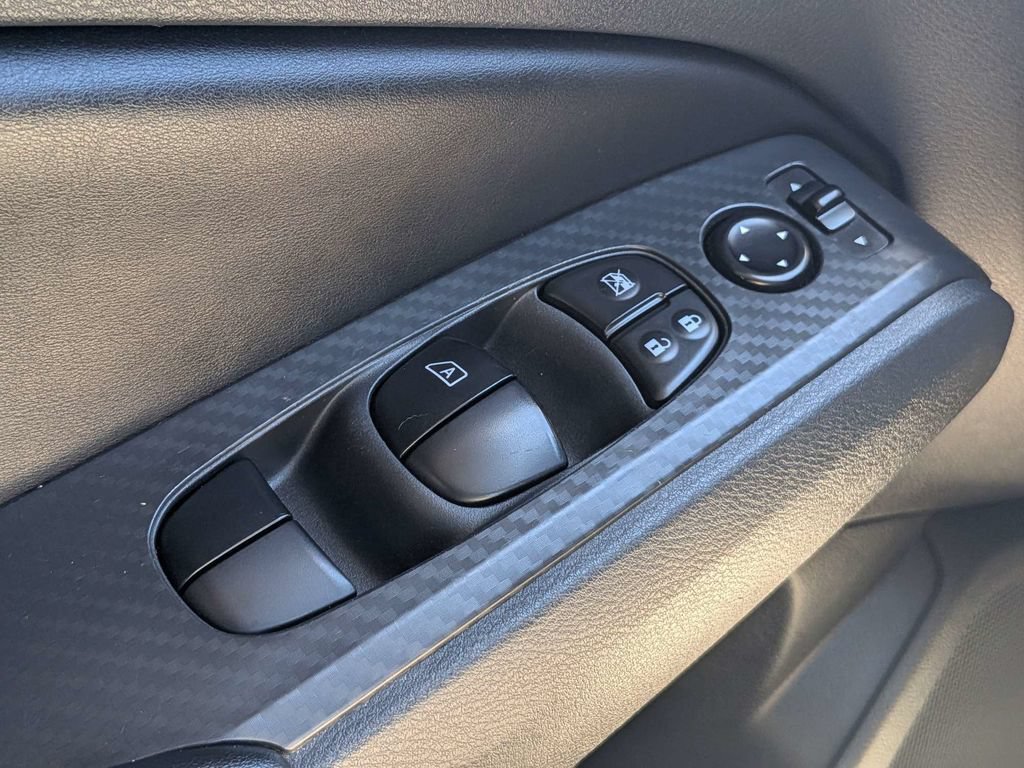Used 2025 Nissan Altima 2.5 SV FWD image 25