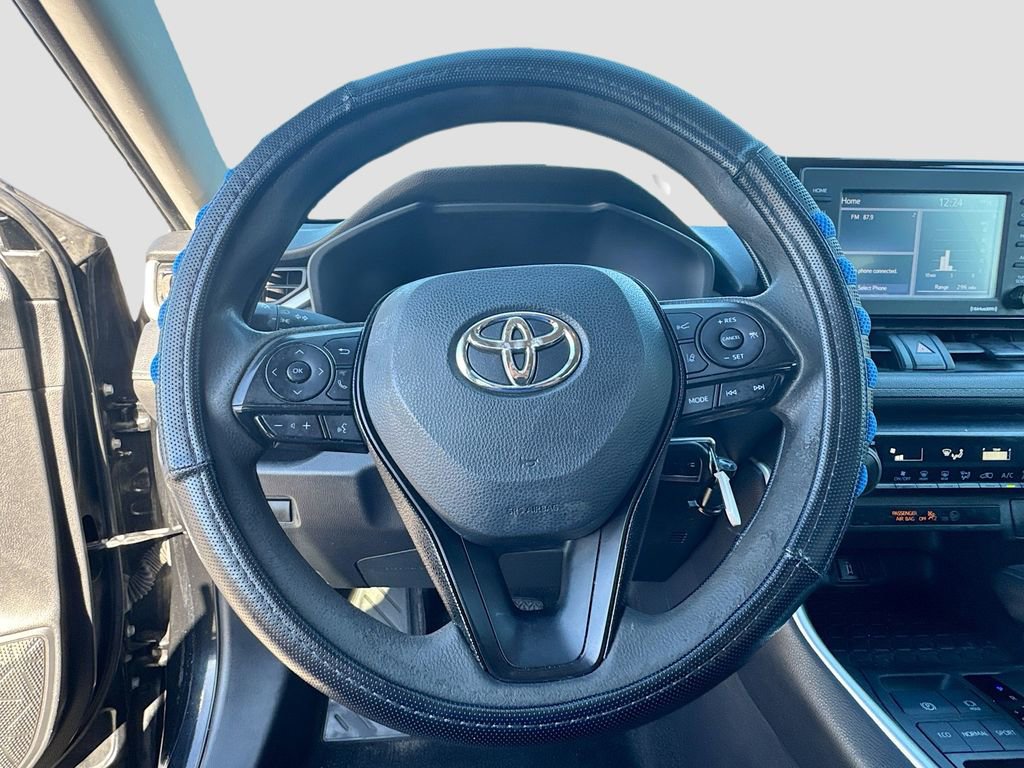 Used 2021 Toyota RAV4 LE image 11