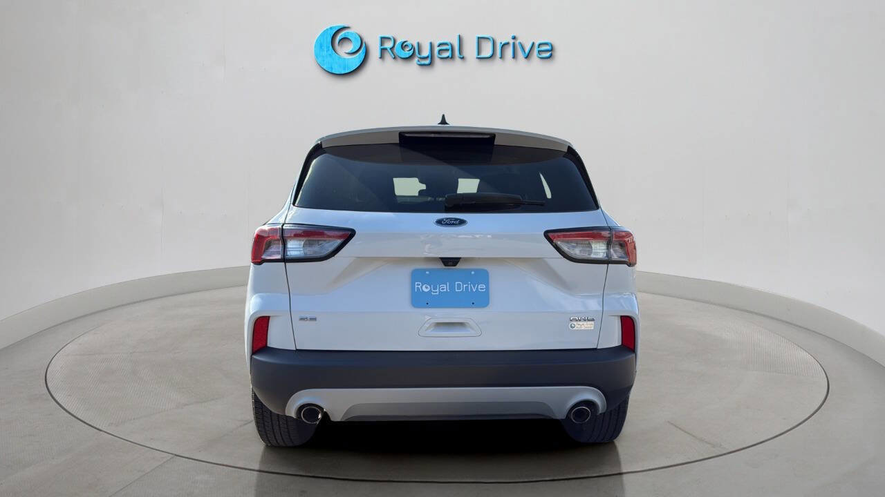 Used 2022 Ford Escape SE image 5