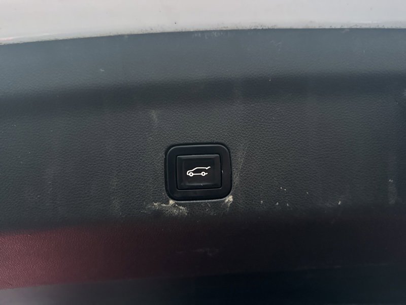 Used 2021 Chevrolet Suburban RST w/ Luxury Package image 49