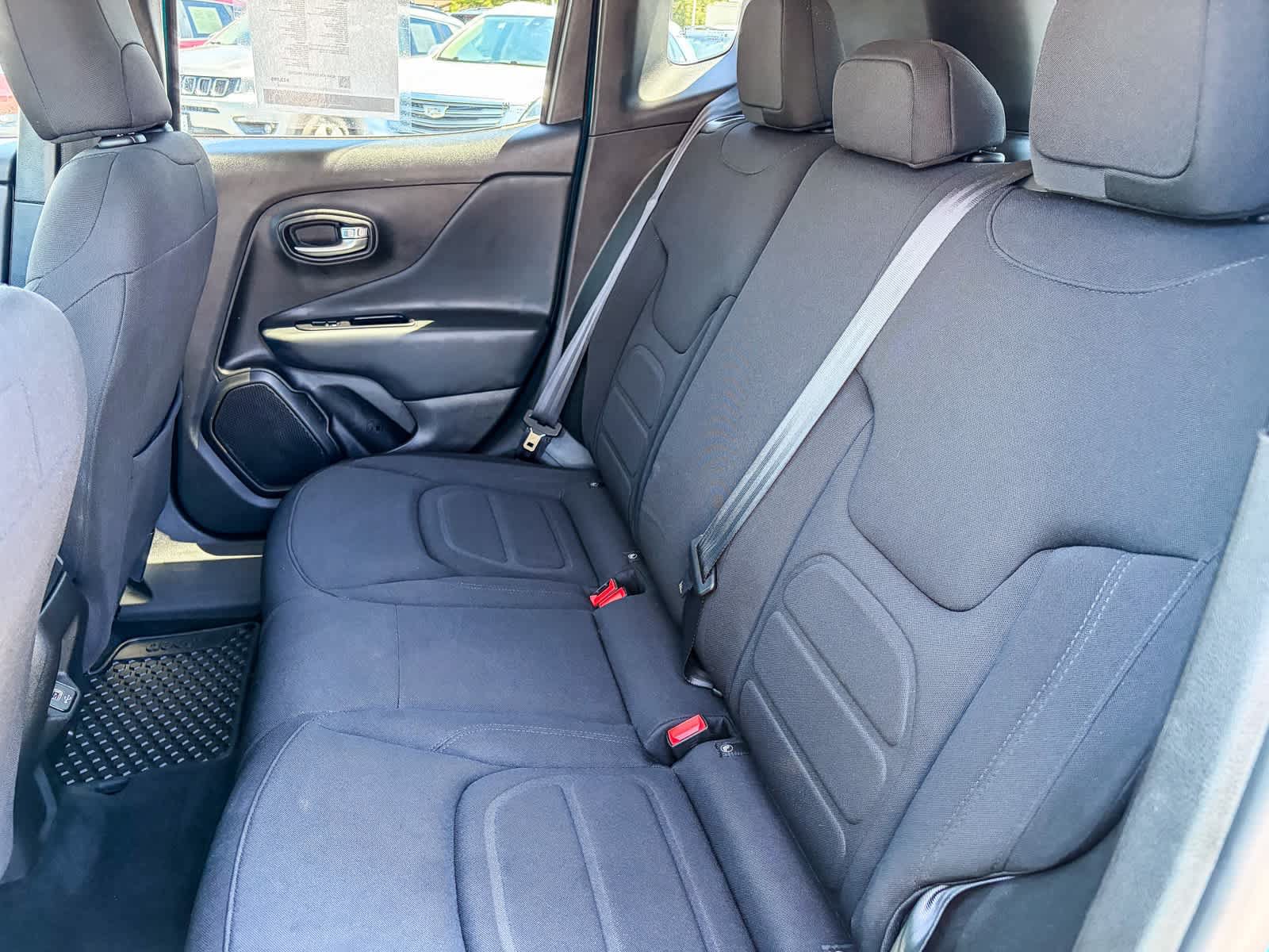 Used 2022 Jeep Renegade Latitude AWD/4WD image 17