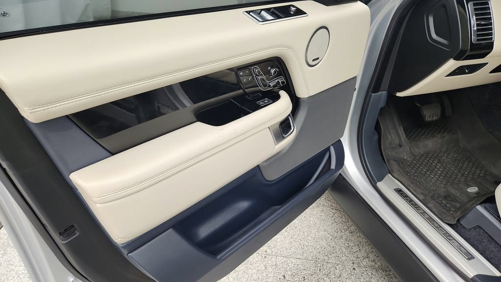 Used 2019 Land Rover Range Rover Supercharged AWD/4WD image 12
