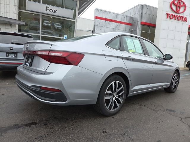 Used 2025 Volkswagen Jetta SE image 7