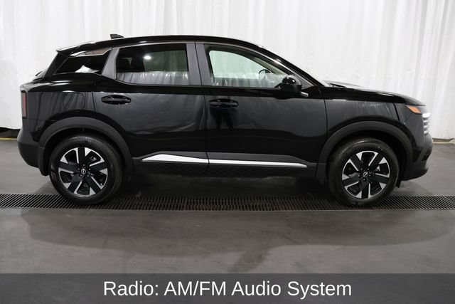 Used 2025 Nissan Kicks SV AWD/4WD image 2