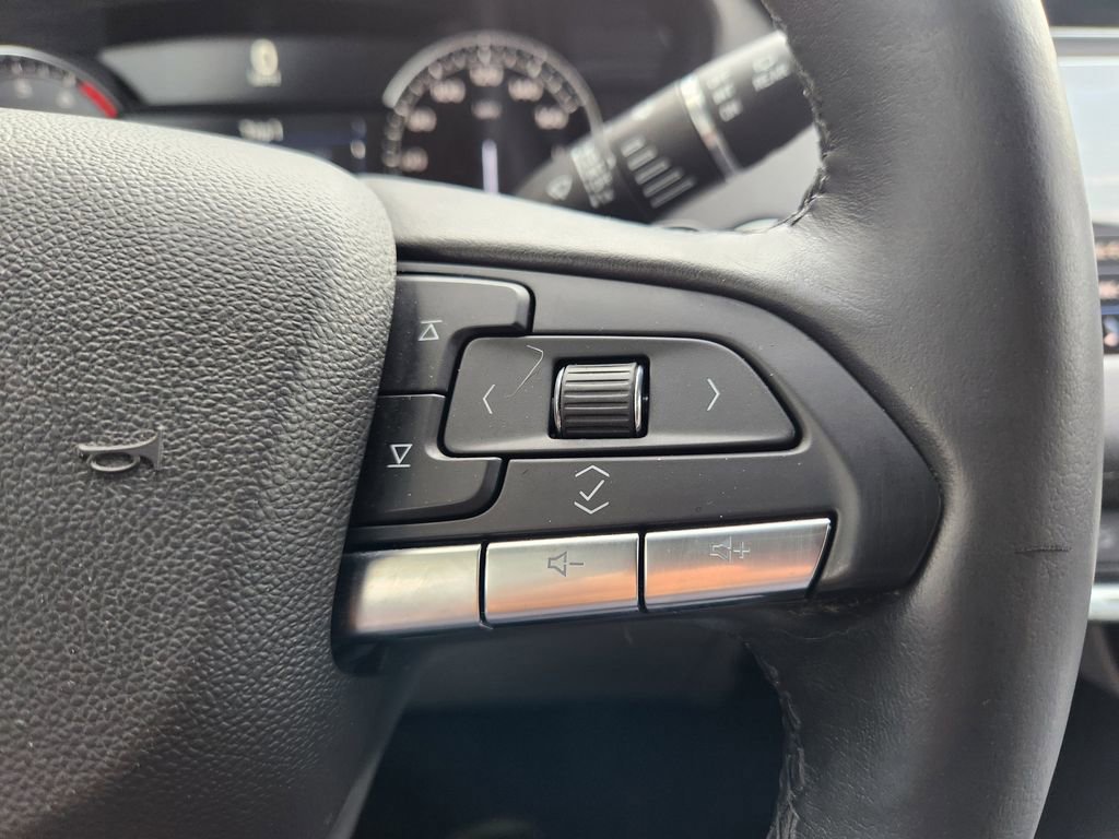 Used 2021 Cadillac XT4 Luxury w/ Cold Weather Package FWD image 29