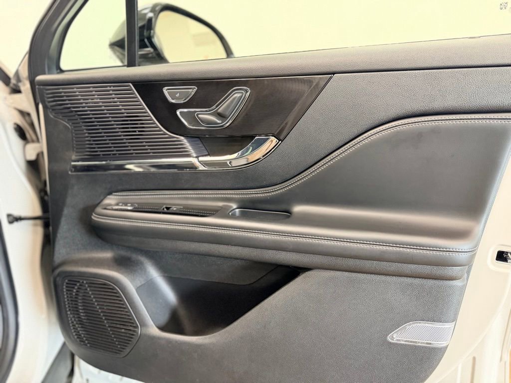 Used 2021 Lincoln Corsair AWD w/ Premium Package image 18