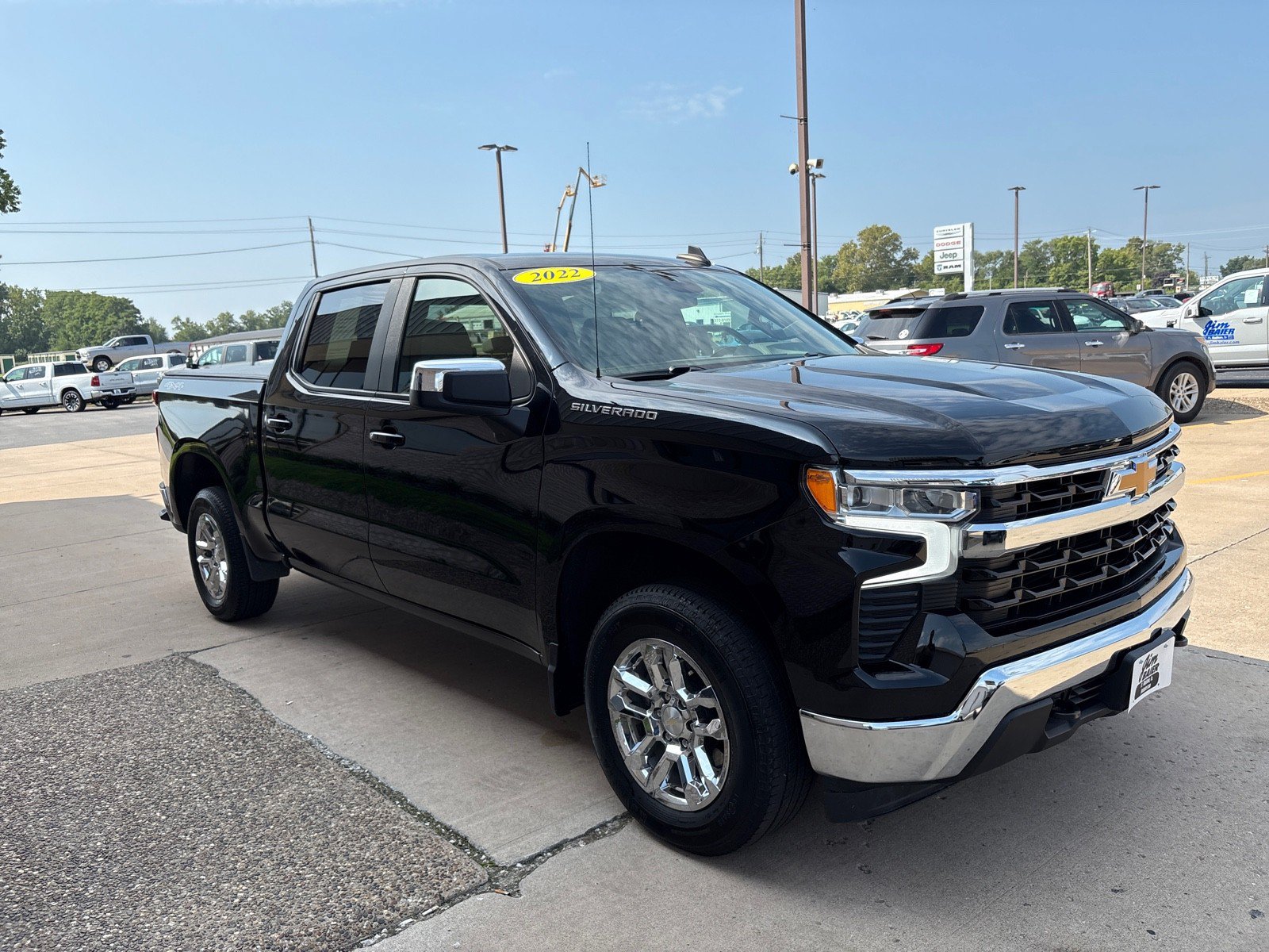 Used 2022 Chevrolet Silverado 1500 LT AWD/4WD image 7