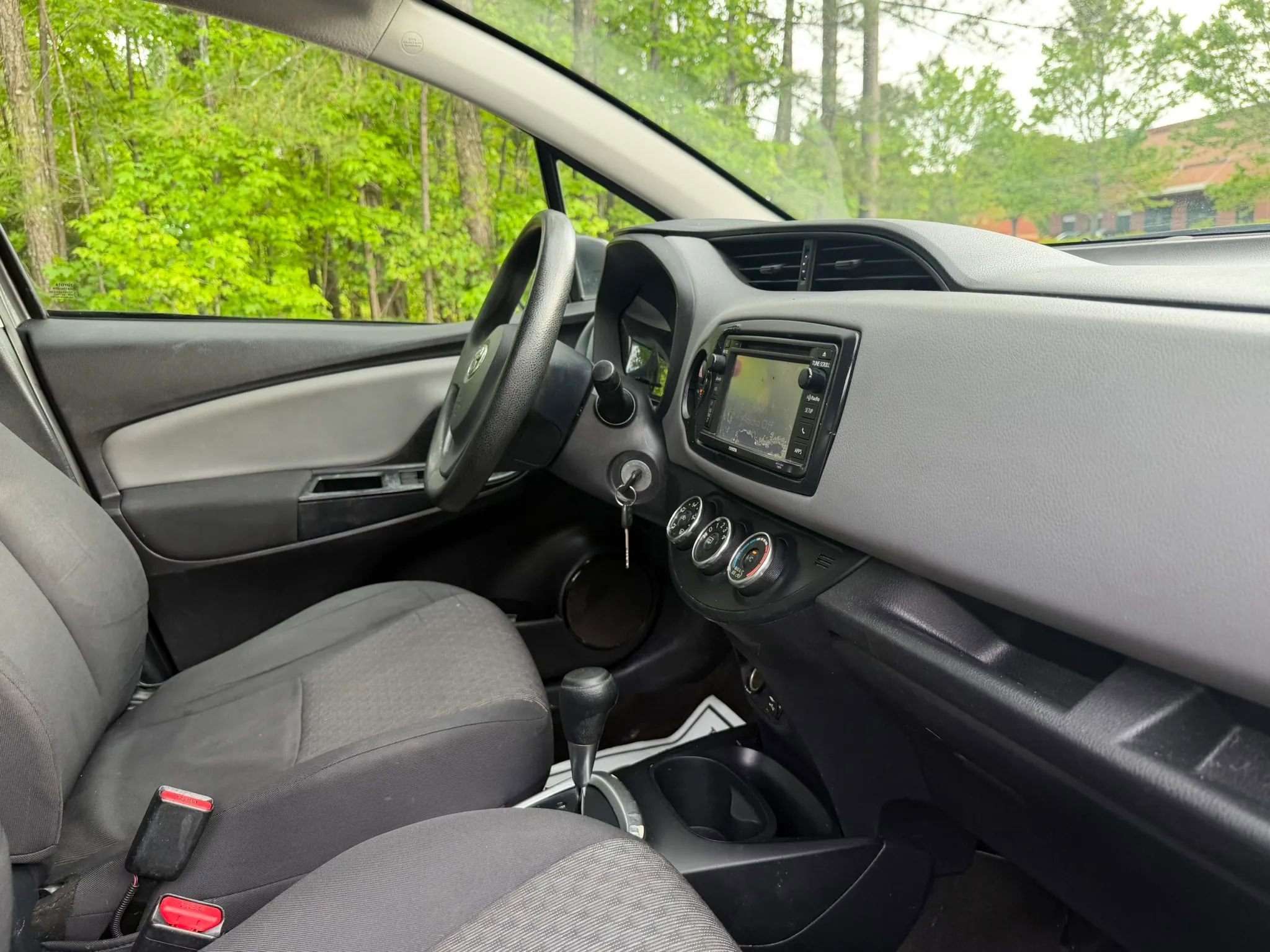 Used 2015 Toyota Yaris L FWD image 23