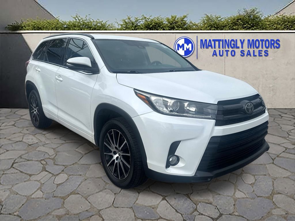 Used 2017 Toyota Highlander XLE FWD image 1