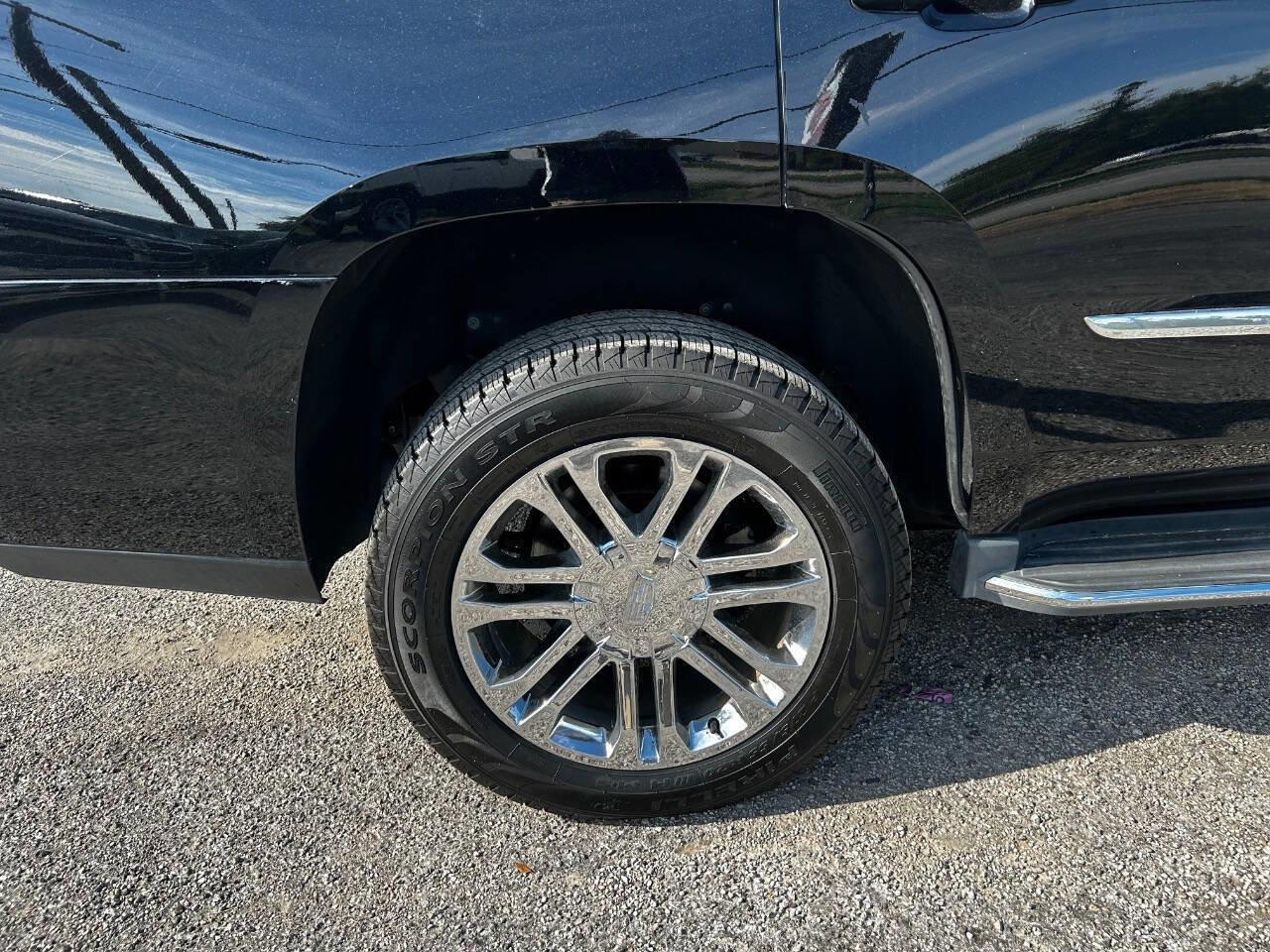 Used 2017 Cadillac Escalade 2WD image 21