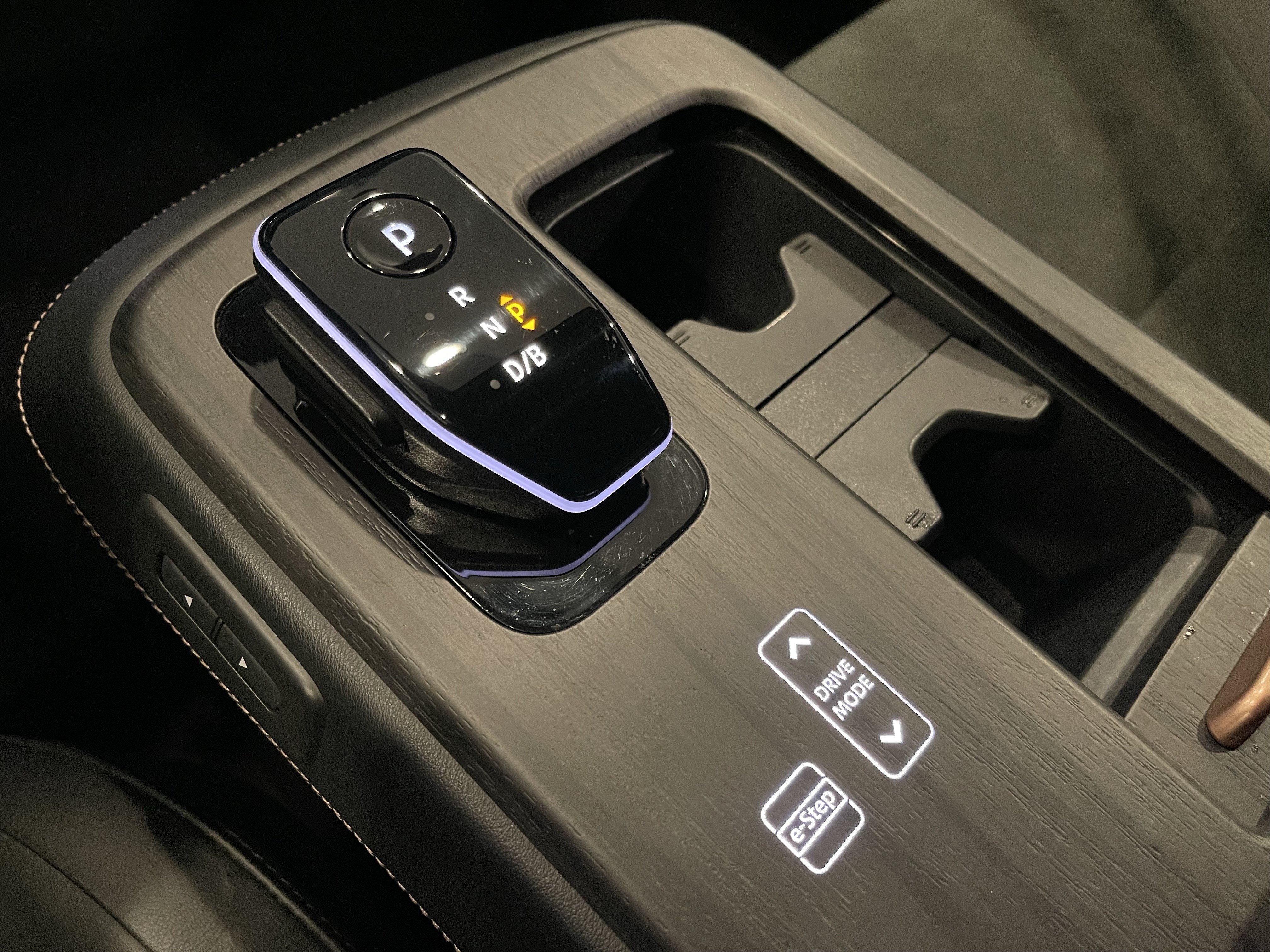 Used 2024 Nissan Ariya AWD image 18
