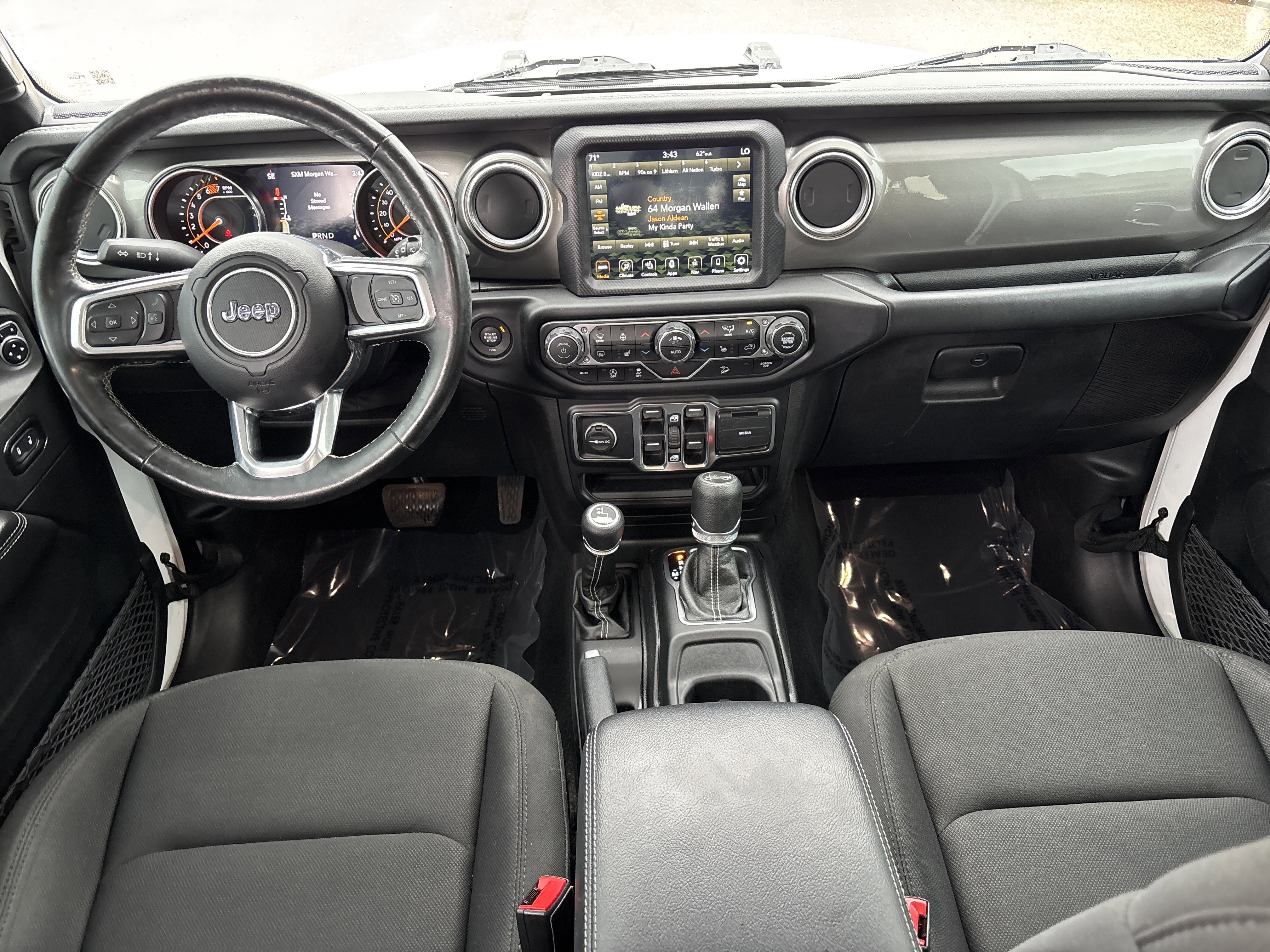 Used 2020 Jeep Wrangler Unlimited Sahara w/ Dual Top Group AWD/4WD image 15