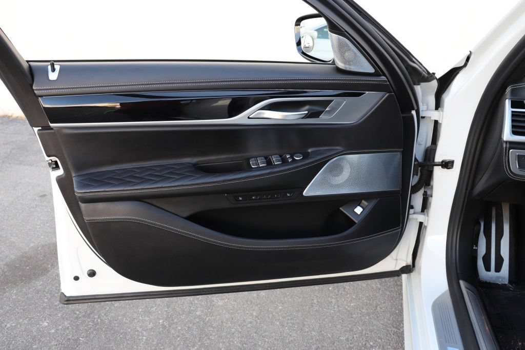 Used 2020 BMW 750i xDrive w/ Executive Package AWD/4WD image 39