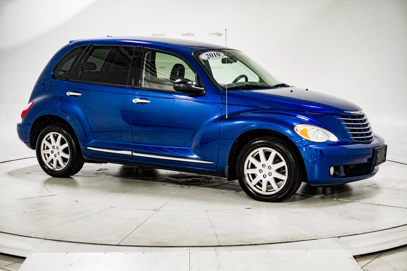 Used 2010 Chrysler PT Cruiser FWD image 12