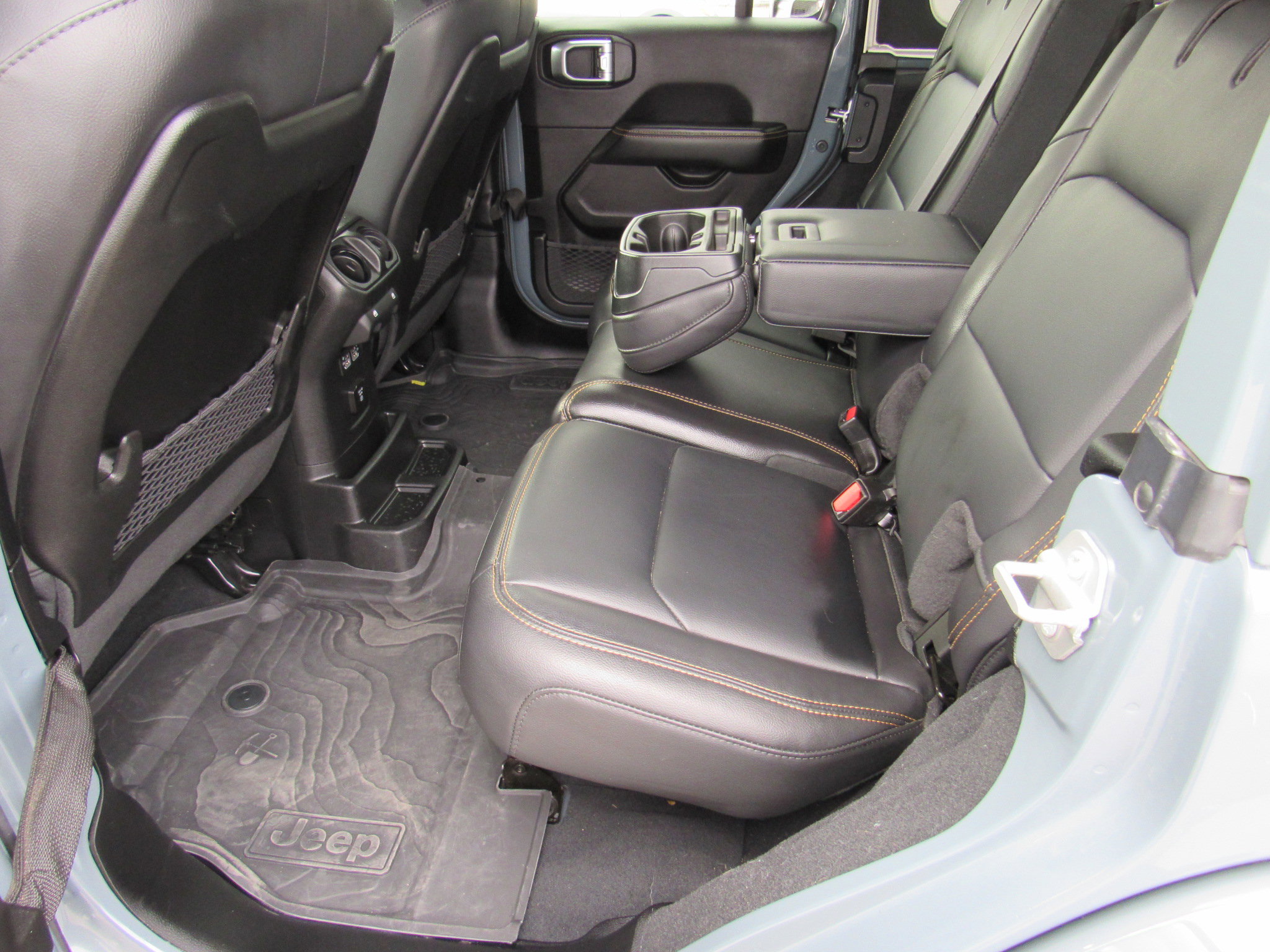 Used 2024 Jeep Wrangler Sahara w/ Safety Group image 40