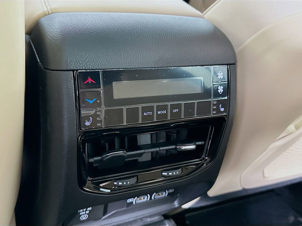 New 2025 Jeep Grand Cherokee L Limited w/ Luxury Tech Group II image 34