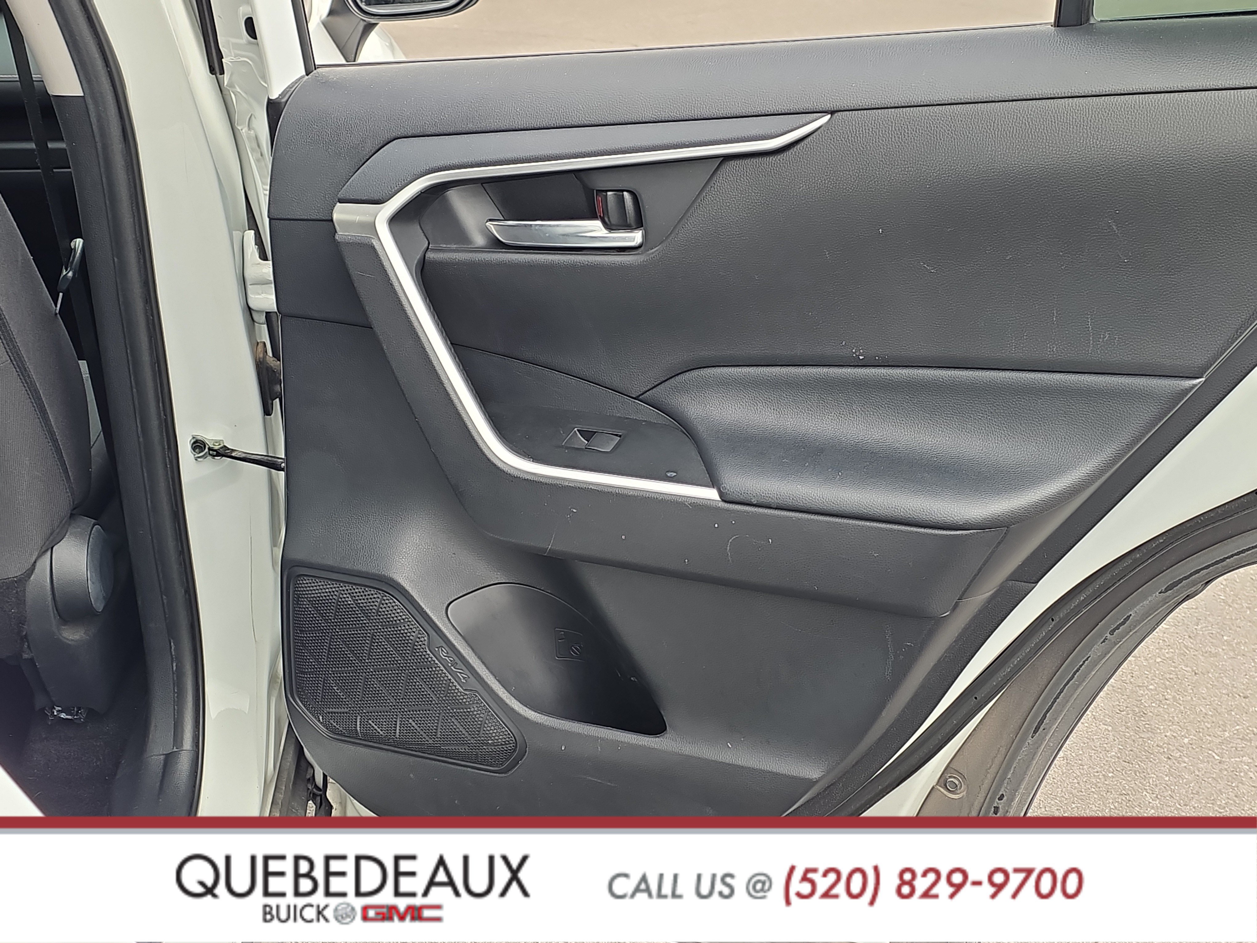 Used 2020 Toyota RAV4 XLE FWD image 22