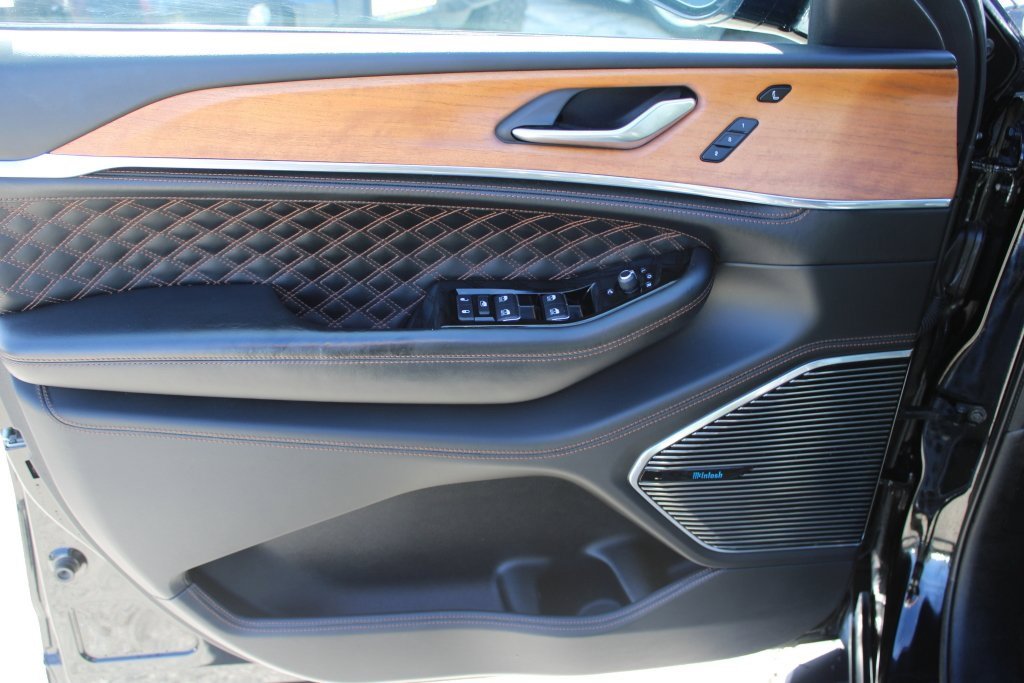 Used 2021 Jeep Grand Cherokee L Summit image 9