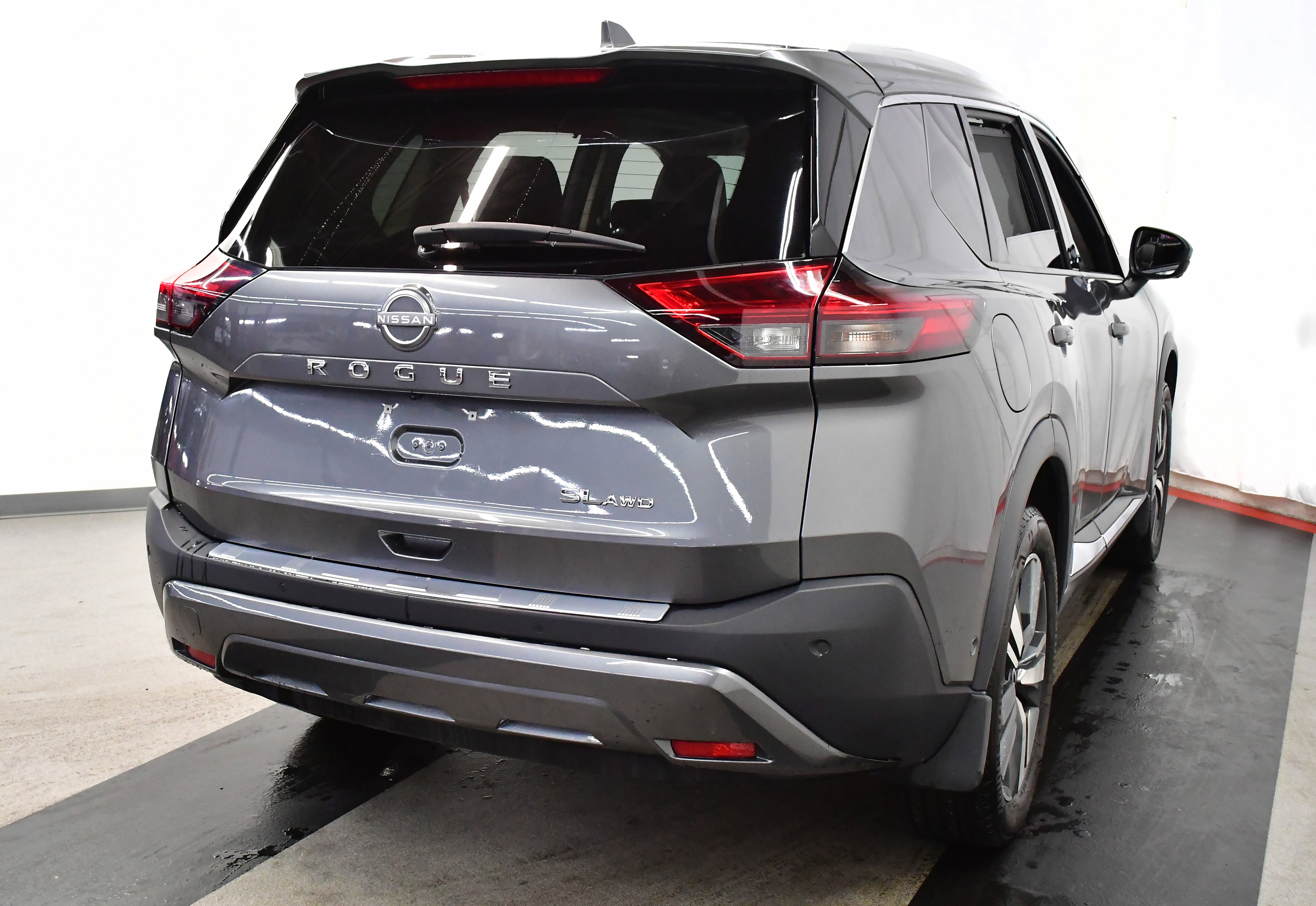 Used 2023 Nissan Rogue SL w/ SL Premium Package image 7