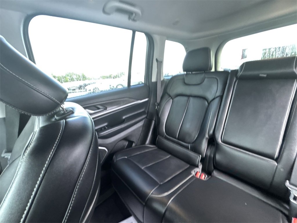 Used 2022 Jeep Grand Cherokee Limited image 12