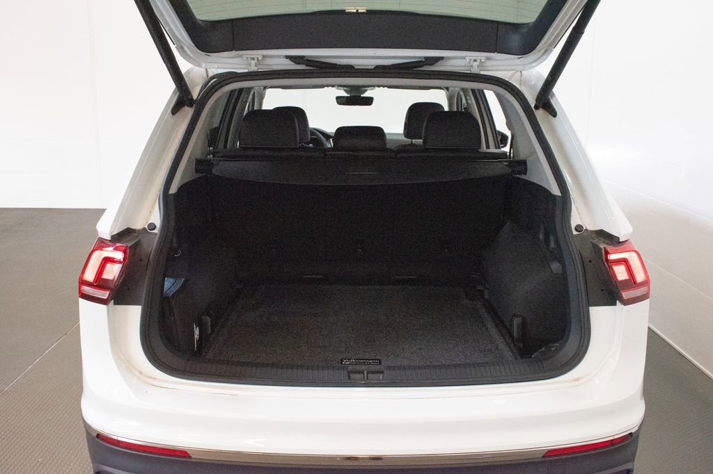 Used 2024 Volkswagen Tiguan SE AWD/4WD image 24