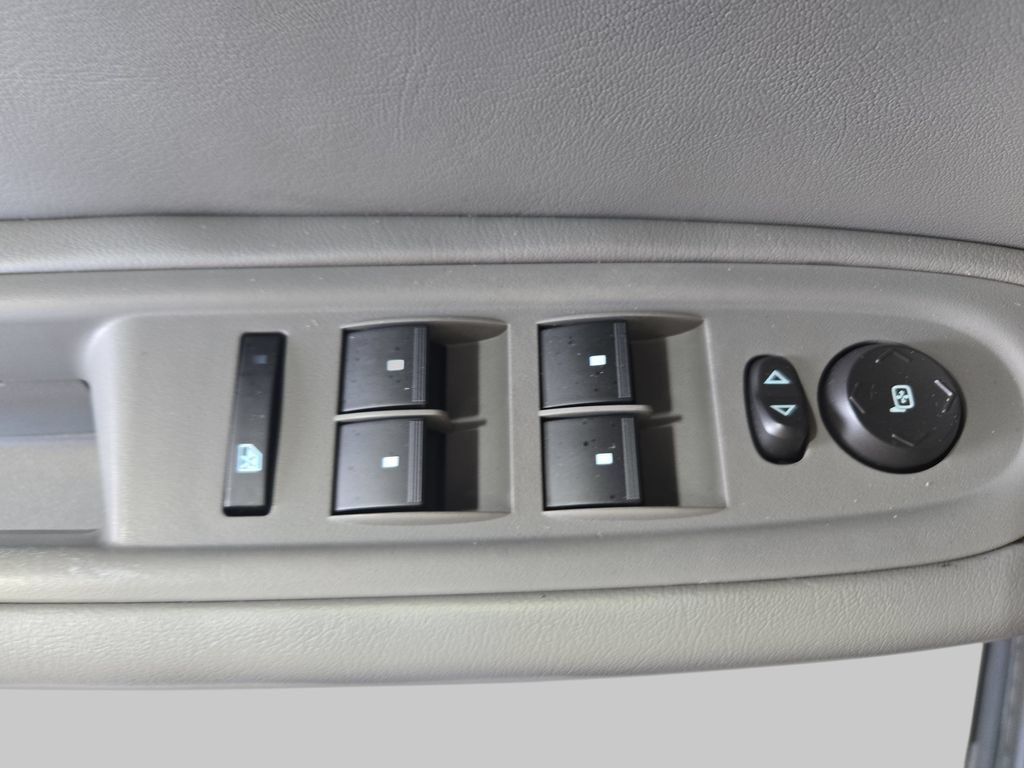 Used 2013 Chevrolet Traverse LS FWD image 31