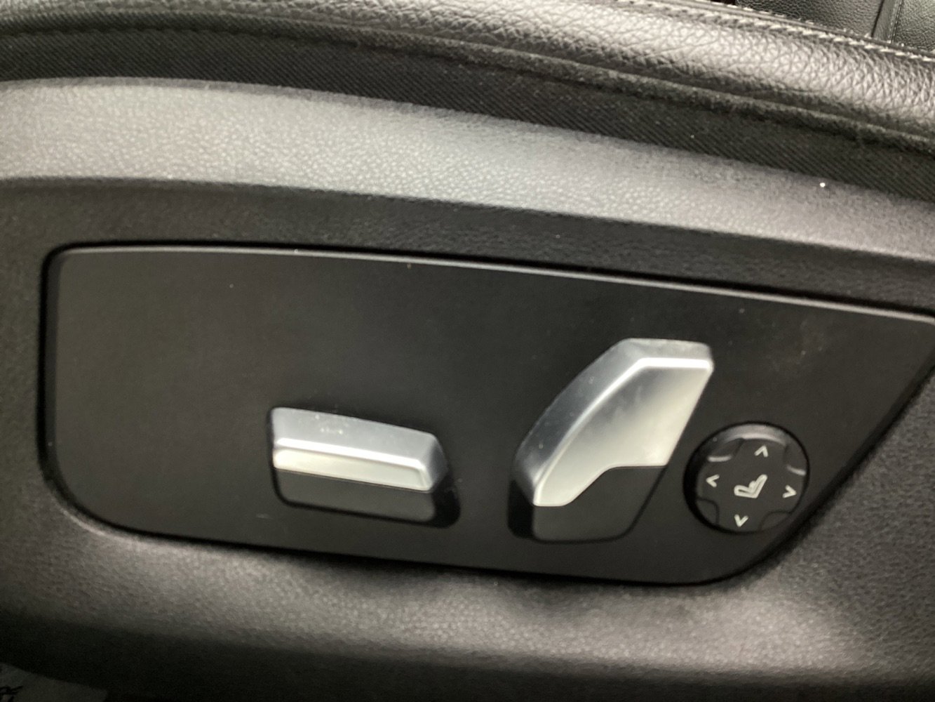 Used 2019 BMW 740i xDrive image 39