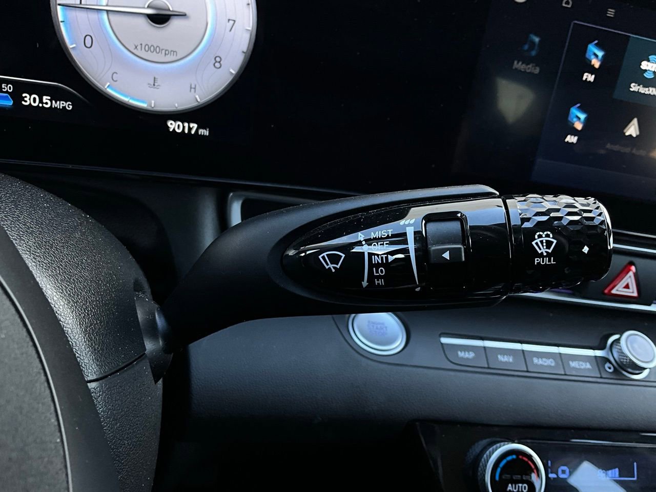 Used 2025 Hyundai Elantra SEL image 38