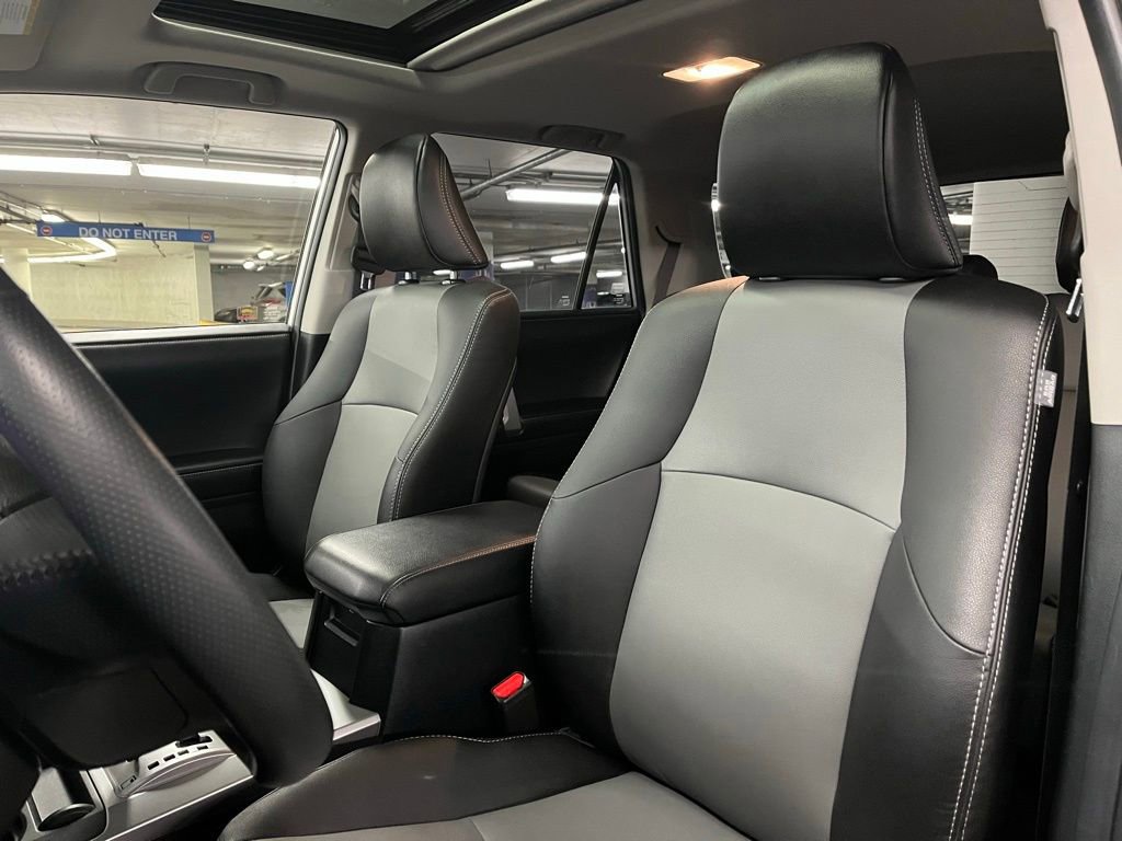 Used 2018 Toyota 4Runner SR5 Premium image 18