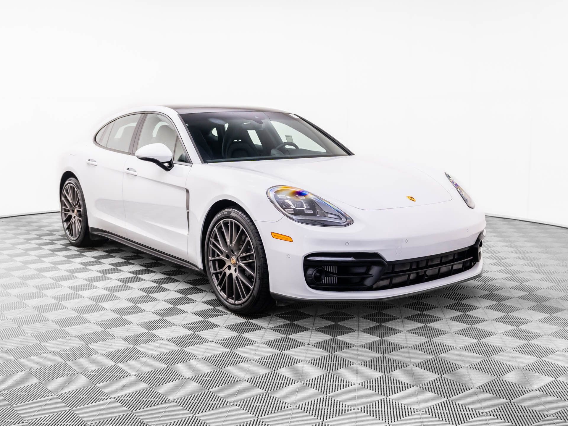 Certified 2023 Porsche Panamera Platinum Edition image 6