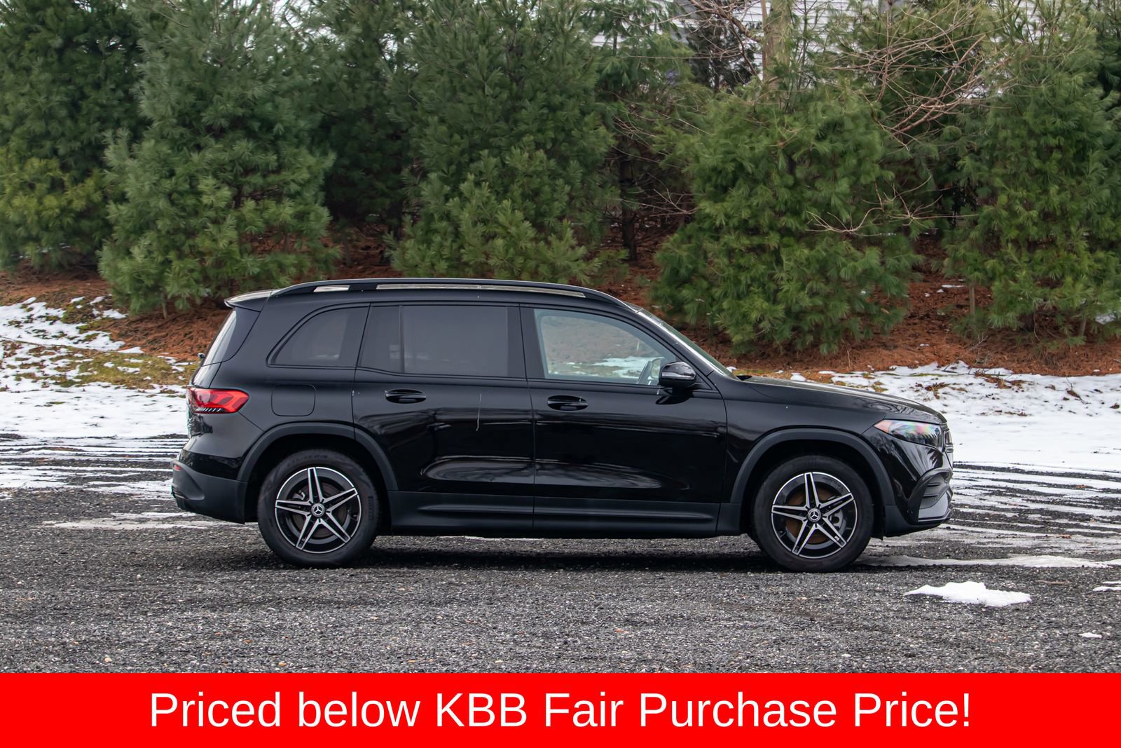 Used 2023 Mercedes-Benz EQB 300 4MATIC w/ AMG Night Package image 10