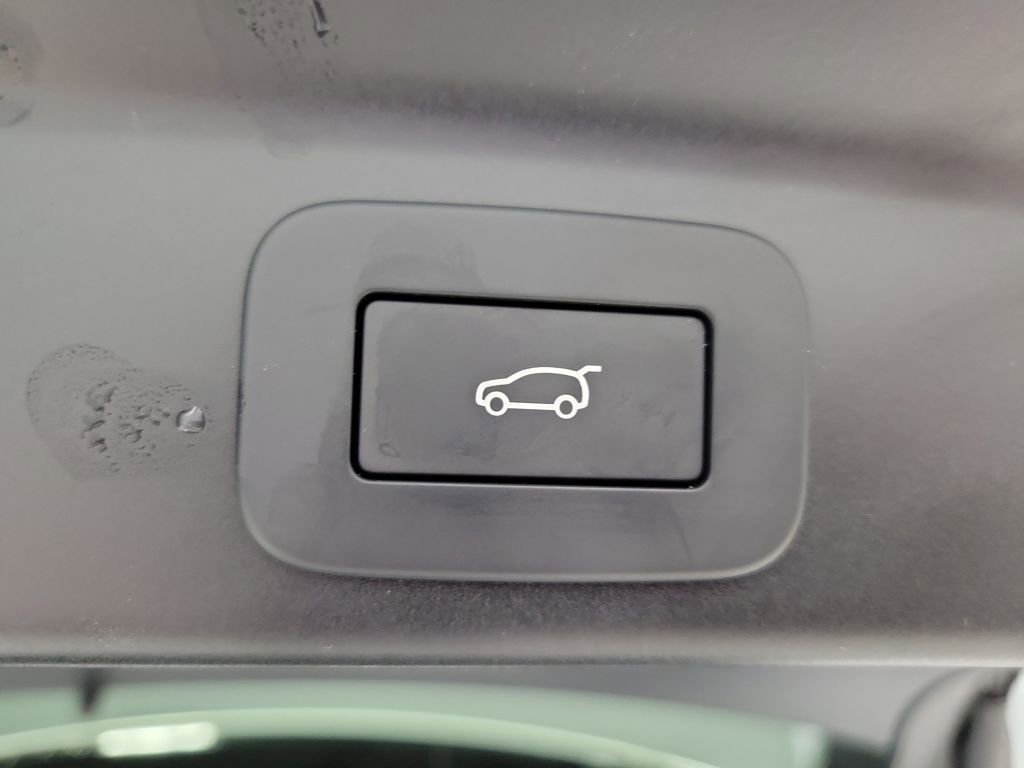 Used 2025 Jaguar F-PACE R-Dynamic S image 14