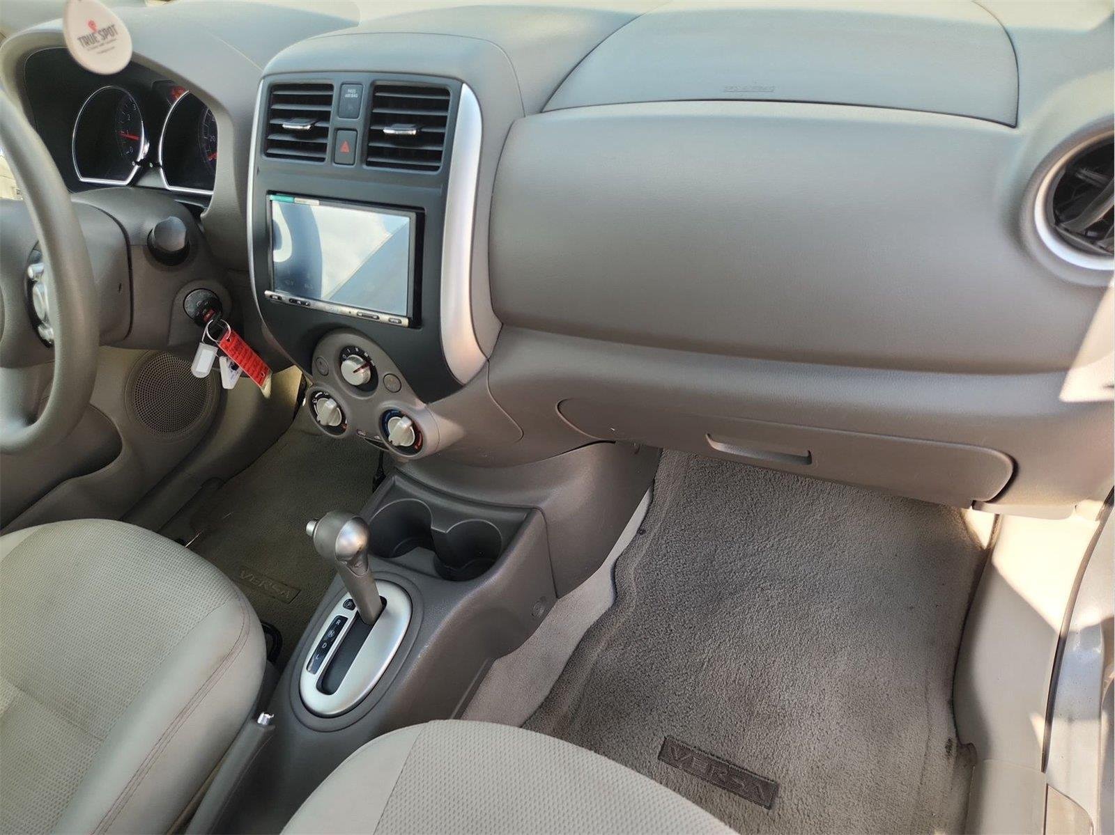 Used 2014 Nissan Versa SV FWD image 24