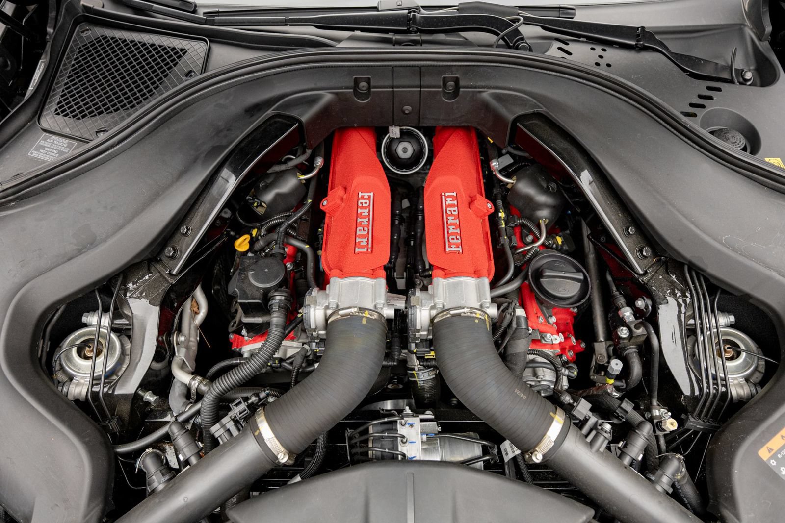 Used 2024 Ferrari Roma Spider RWD image 33