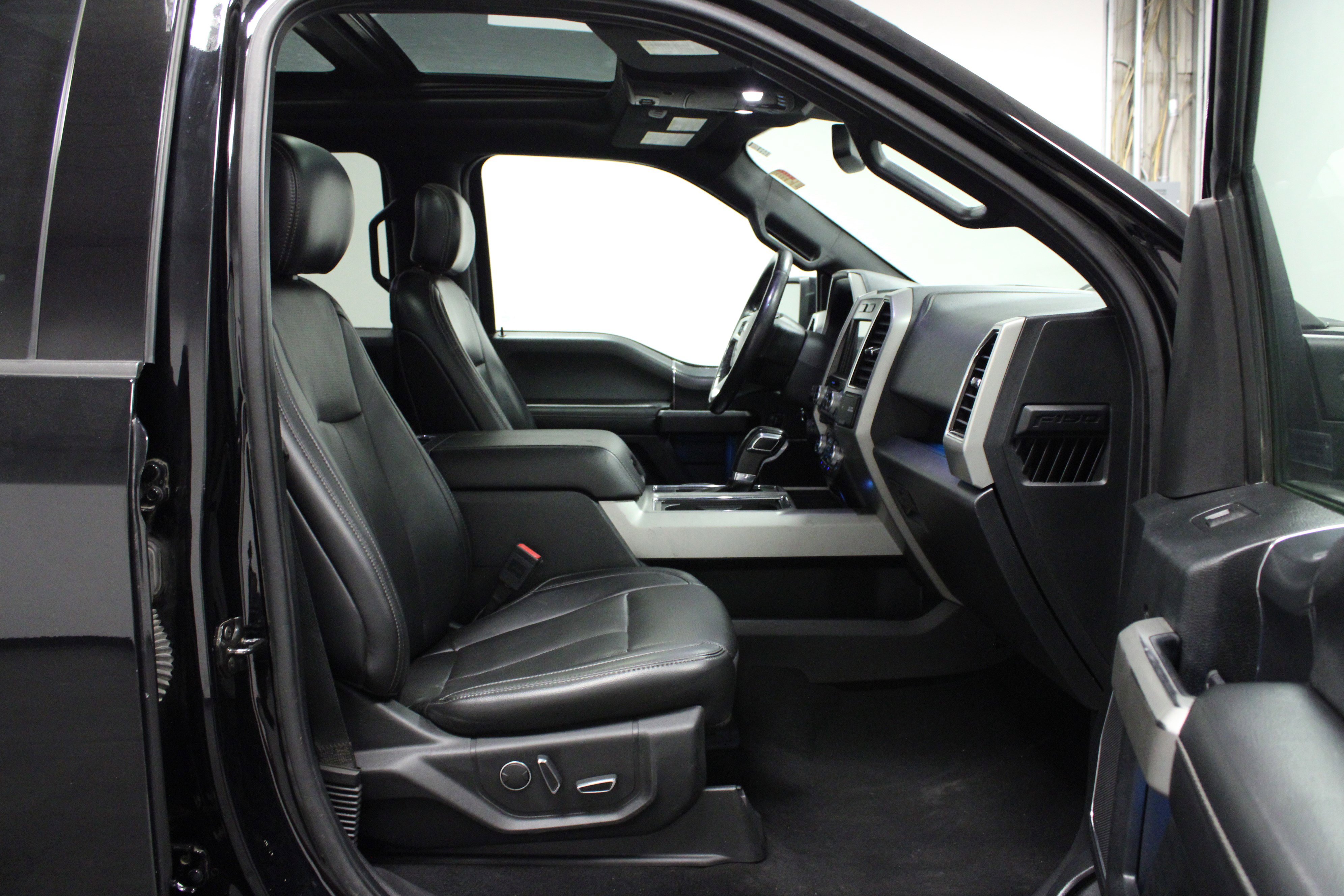 Used 2018 Ford F150 Lariat w/ Equipment Group 502A Luxury image 16