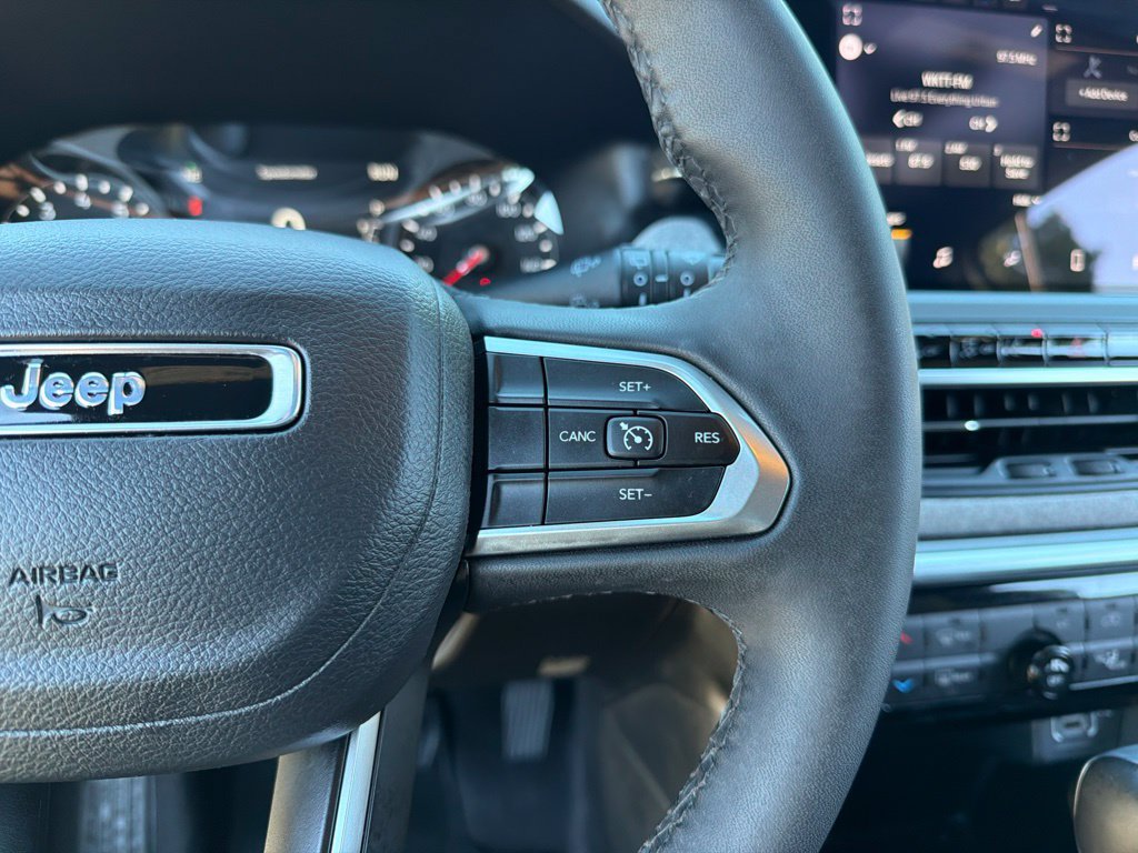 Used 2024 Jeep Compass Latitude AWD/4WD image 17