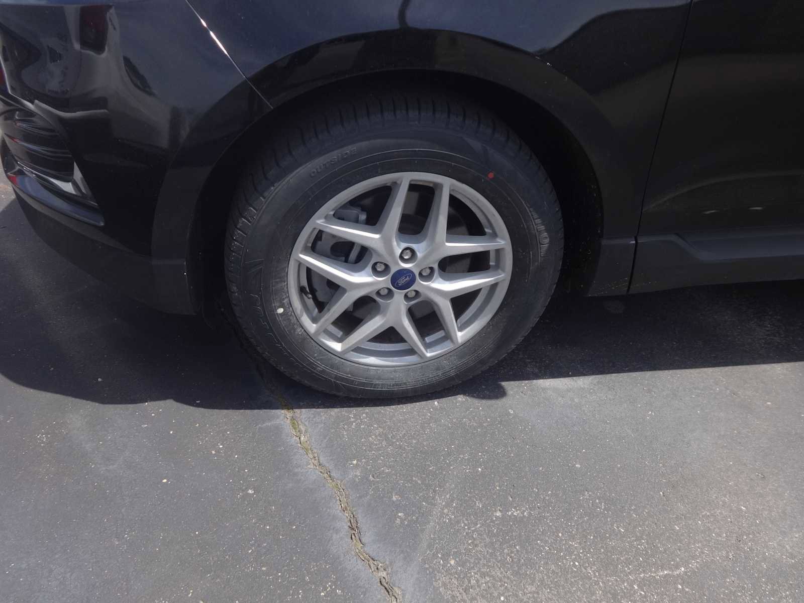 Used 2022 Ford Edge SEL image 3