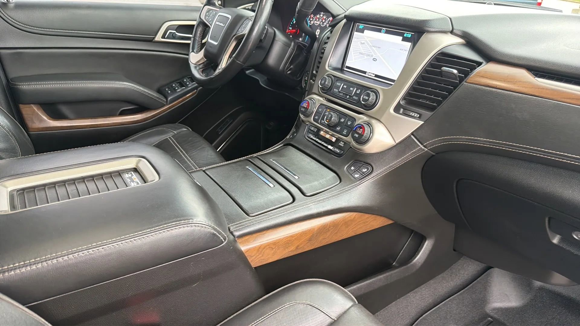 Used 2019 GMC Yukon Denali w/ Denali Ultimate Package image 87