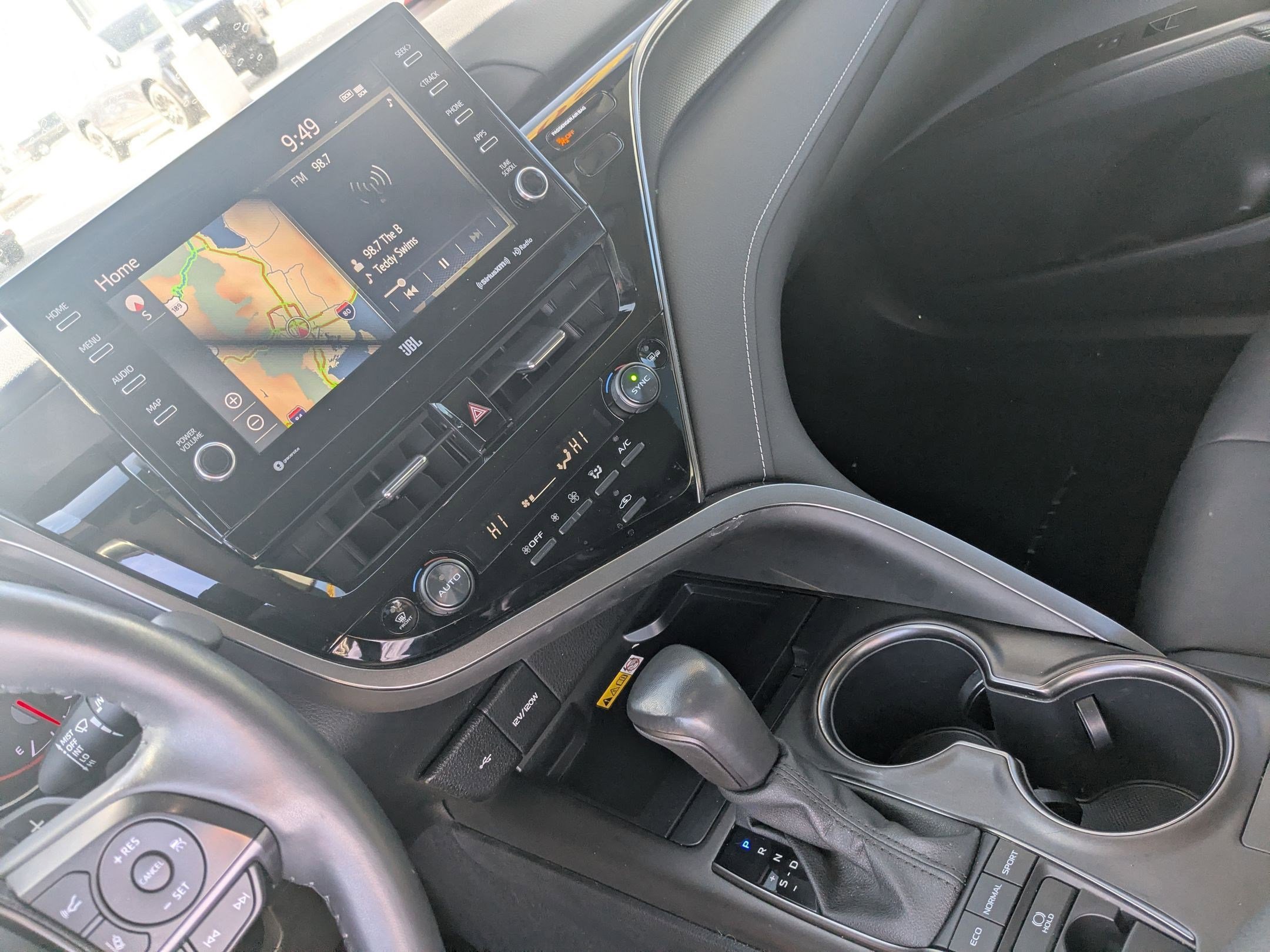 Used 2022 Toyota Camry XSE w/ Navigation Package image 16