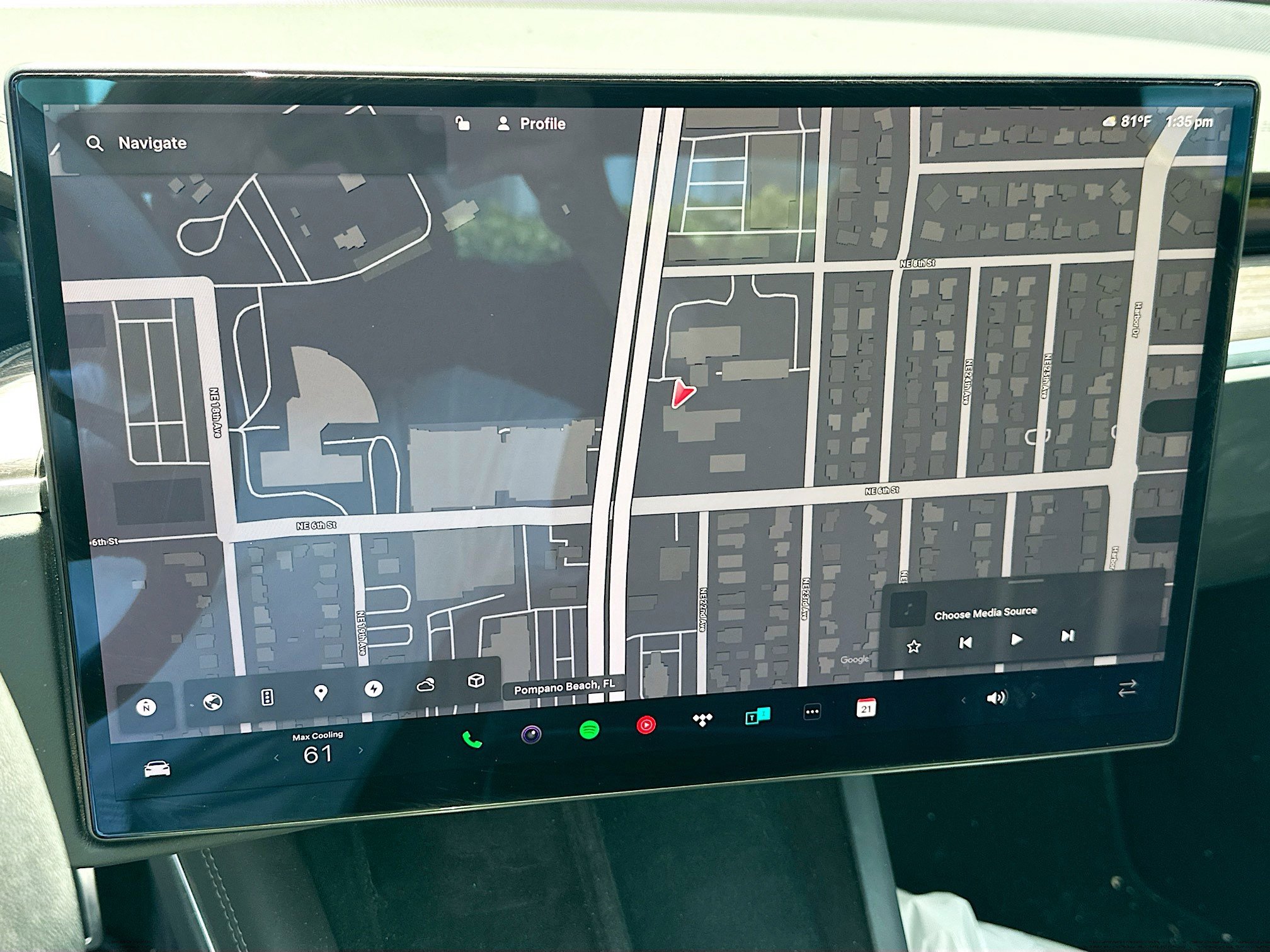 Used 2023 Tesla Model S Standard Range image 5