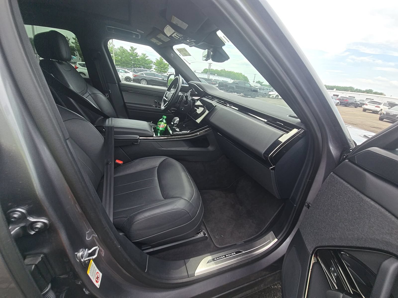 Used 2025 Land Rover Range Rover Sport SE AWD/4WD image 10