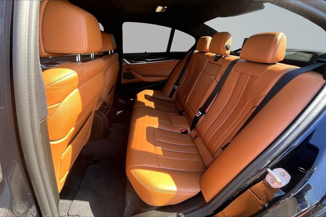 Used 2019 BMW M550i xDrive image 22