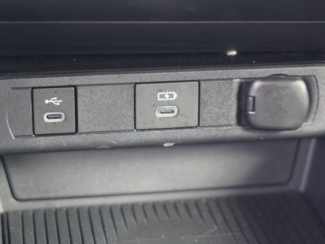 Used 2023 Toyota Prius XLE image 28