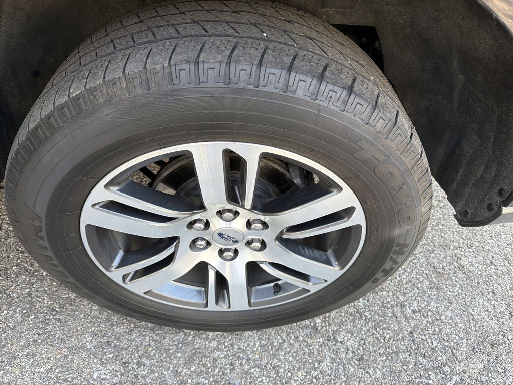 Used 2024 Ford Expedition Limited image 11